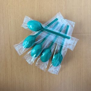 Muỗng bọc màng màu xanh lá(15cm)